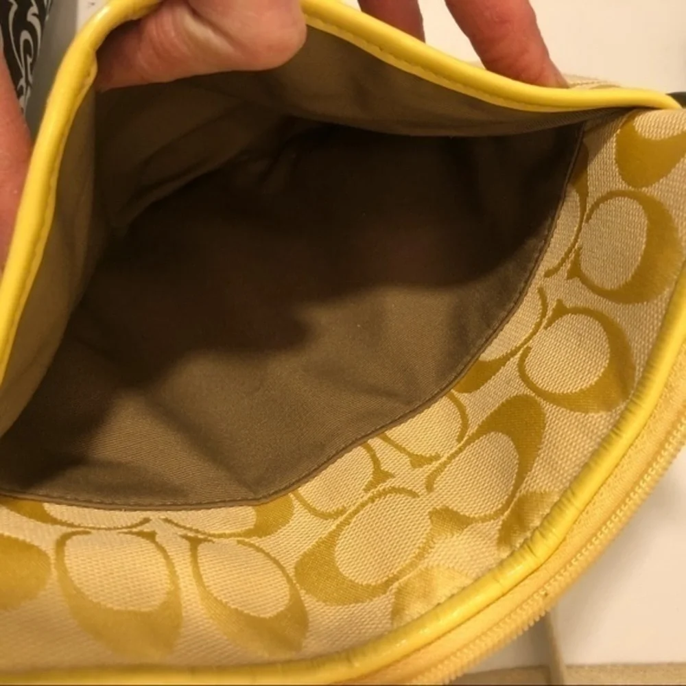Coach vintage y2k signature yellow crossbody swingpack bag